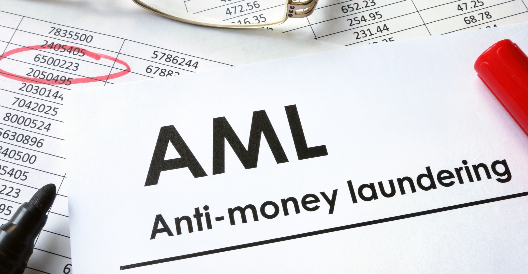 ¿Qué es AML (Anti Money Laundering) y cómo funciona el monitoreo de lavado de dinero?